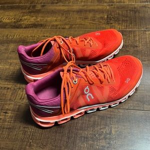 On Running | On Cloud Cloudflow Running Sneakers Size 8 Orange Pink